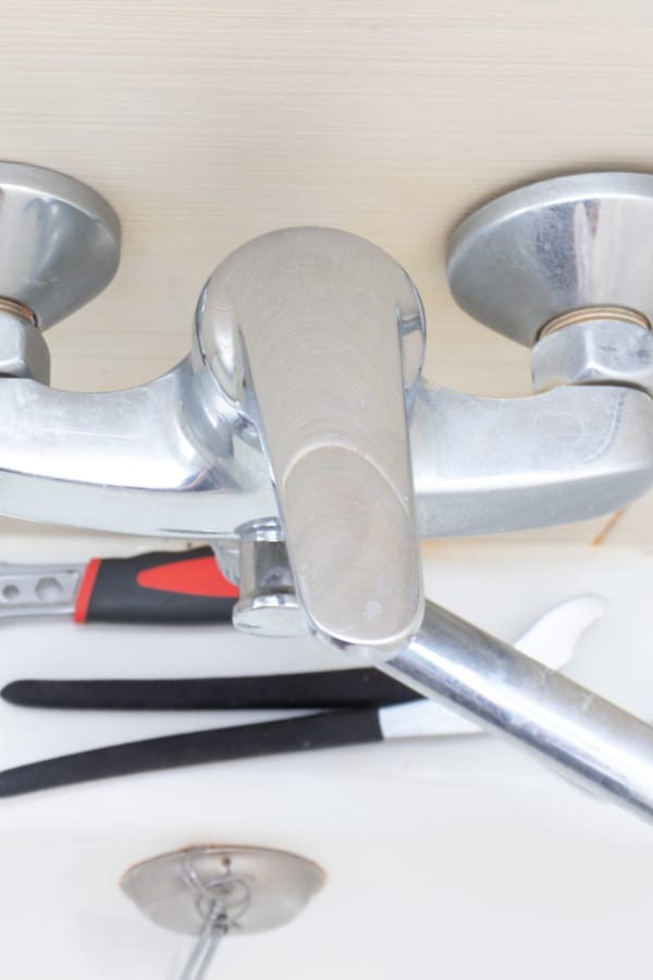 How To Fix A Leaky Bathtub Faucet